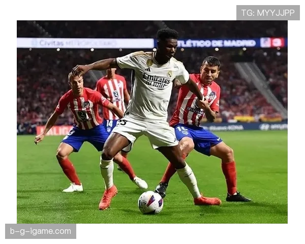 楚阿梅尼防守覆盖全面，筑起中场屏障展现稳健表现