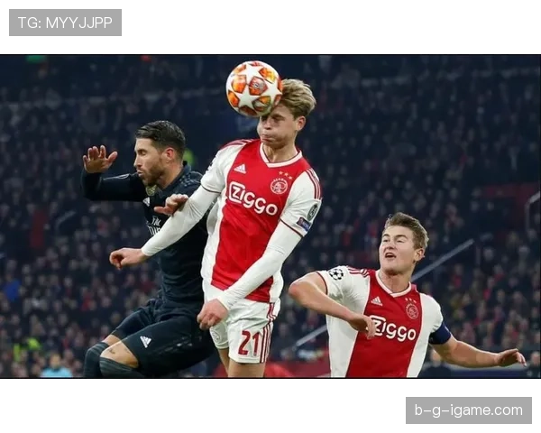 德里赫特对抗能力出色，攻防转换中表现抢眼