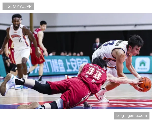 戴维斯展现边路潜力，球队战术策略或迎新变化